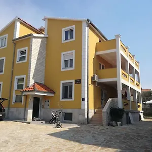 Lili Apartman