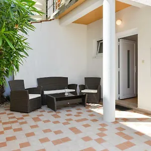 Mandic With Parking Apartman